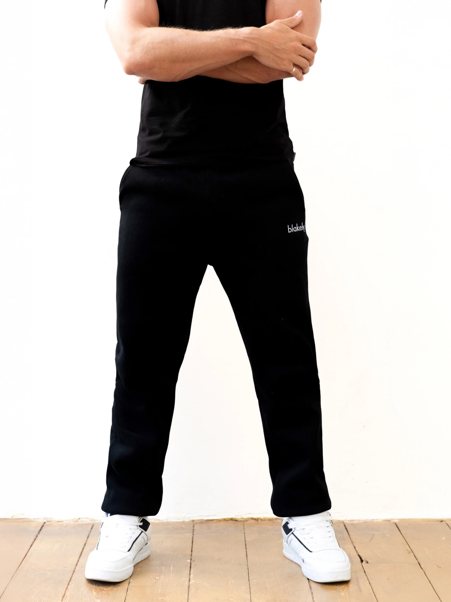 Blakely Logo Relaxed Sweatpants - Black - E-Cigarette Wholesale