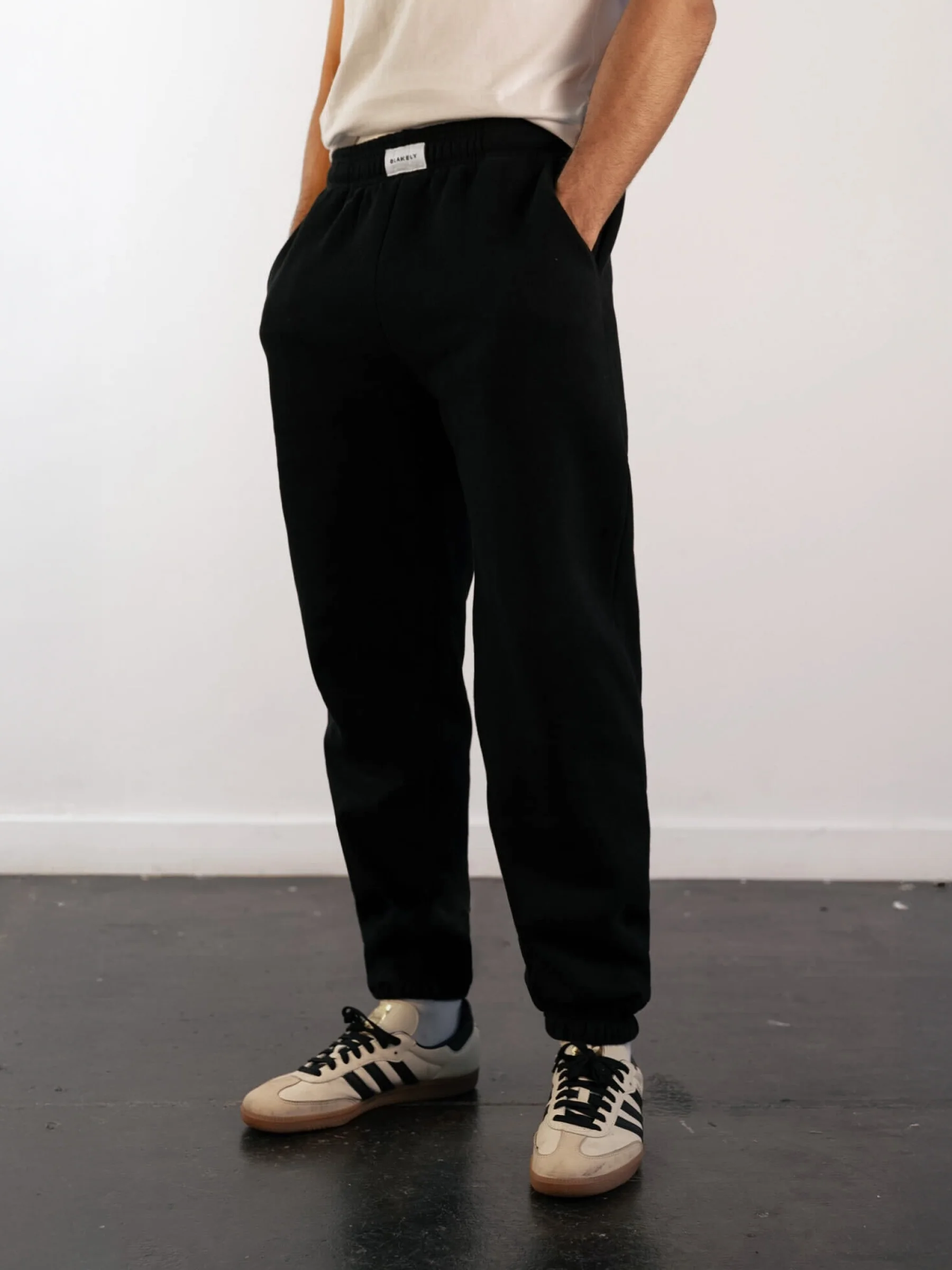 Label Relaxed Sweatpants - Black - E-Cigarette Wholesale