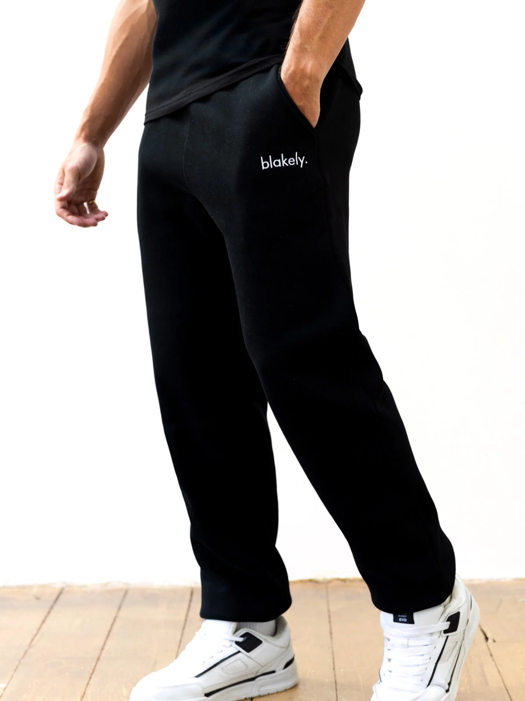 Blakely Logo Relaxed Sweatpants - Black - E-Cigarette Wholesale